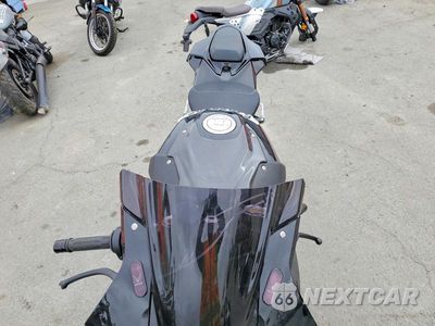 Piąte zdjęcie samochodu w środku: 2025 BMW S 1000 RR VIN:WB10P2308S6L33014 - miniatura