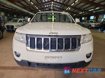 Piąte zdjęcie samochodu w środku: 2011 JEEP GRAND CHEROKEE LAREDO VIN:1J4RR4GG0BC525711 - miniatura