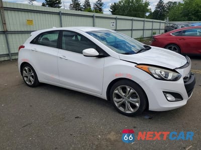 Czwarte zdjęcie samochodu z boku: 2013 HYUNDAI ELANTRA GT BASE VIN:KMHD35LE4DU129625 - miniatura