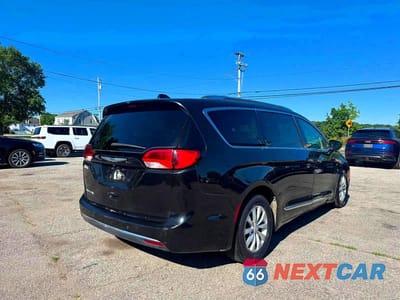 Czwarte zdjęcie samochodu z boku: 2019 CHRYSLER PACIFICA TOURING L VIN:2C4RC1BG0KR555280 - miniatura