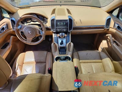 Zdjęcie 8 z 13 samochodu: 2012 PORSCHE CAYENNE S HYBRID VIN:WP1AE2A25CLA90975 - miniatura