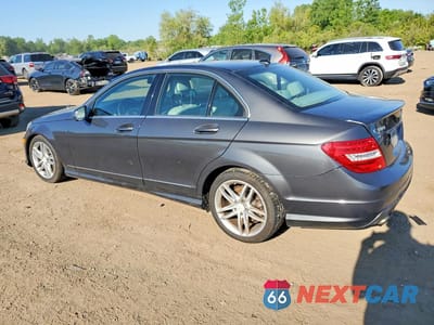 Drugie zdjęcie samochodu z przodu: 2013 MERCEDES-BENZ C 300 4MATIC VIN:WDDGF8AB5DA840065 - miniatura