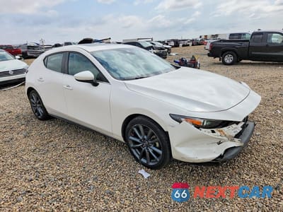 Czwarte zdjęcie samochodu z boku: 2021 MAZDA 3 PREFERRED VIN:JM1BPALL8M1404051 - miniatura