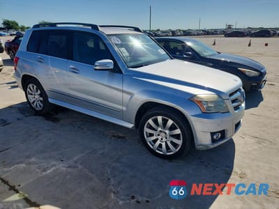 Czwarte zdjęcie samochodu z boku: 2010 MERCEDES-BENZ GLK 350 VIN:WDCGG5GB9AF333773 - miniatura