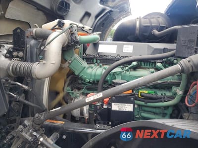 Zdjęcie 7 z 10 samochodu: 2019 VOLVO VNL SEMI TRUCK VIN:4V4NC9EH3KN221831 - miniatura
