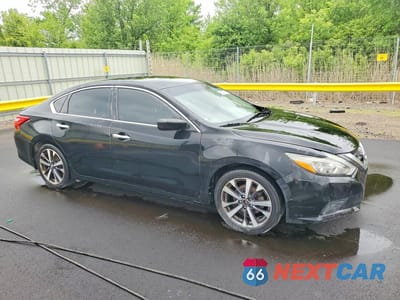 Czwarte zdjęcie samochodu z boku: 2016 NISSAN ALTIMA 2.5 SR VIN:1N4AL3AP9GC190498 - miniatura