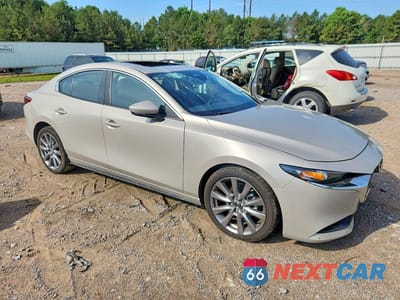 Czwarte zdjęcie samochodu z boku: 2025 MAZDA 3 PREFERRED VIN:JM1BPACM4S1774788 - miniatura