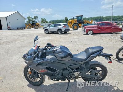 Trzecie zdjęcie samochodu z tyłu: 2026 KAWASAKI EX650 R VIN:ML5EXER15TDAJ5405 - miniatura