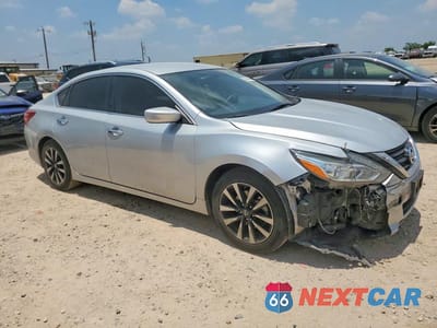 Czwarte zdjęcie samochodu z boku: 2018 NISSAN ALTIMA 2.5 SV VIN:1N4AL3AP2JC128948 - miniatura