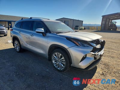Czwarte zdjęcie samochodu z boku: 2023 TOYOTA HIGHLANDER HYBRID PLATINUM VIN:5TDEBRCH2PS594300 - miniatura