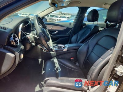 Zdjęcie 7 z 12 samochodu: 2015 MERCEDES-BENZ C 300 4MATIC VIN:55SWF4KB8FU023193 - miniatura