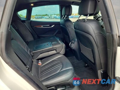 Zdjęcie 10 z 13 samochodu: 2023 MASERATI LEVANTE GT VIN:ZN661XUA2PX419762 - miniatura