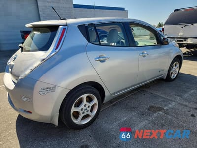 Trzecie zdjęcie samochodu z tyłu: 2012 NISSAN LEAF SV VIN:JN1AZ0CP7CT025471 - miniatura