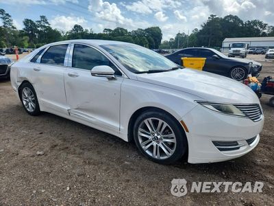 Czwarte zdjęcie samochodu z boku: 2015 LINCOLN MKZ HYBRID VIN:3LN6L2LU2FR618369 - miniatura