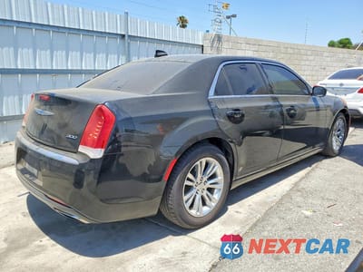 Trzecie zdjęcie samochodu z tyłu: 2019 CHRYSLER 300 TOURING VIN:2C3CCAAG3KH547952 - miniatura