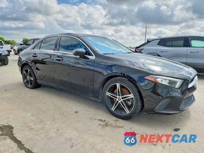 Czwarte zdjęcie samochodu z boku: 2022 MERCEDES-BENZ A 220 VIN:W1K3G4EB4NJ351334 - miniatura