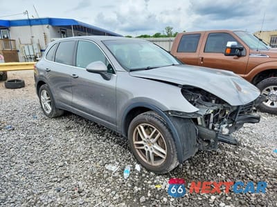 Czwarte zdjęcie samochodu z boku: 2016 PORSCHE CAYENNE VIN:WP1AA2A22GLA04233 - miniatura