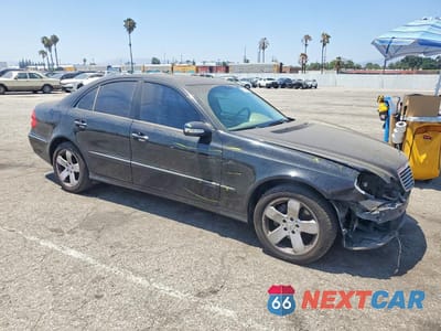 Czwarte zdjęcie samochodu z boku: 2004 MERCEDES-BENZ E 500 VIN:WDBUF70J04A461313 - miniatura