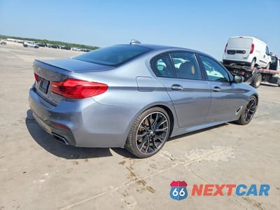 Trzecie zdjęcie samochodu z tyłu: 2018 BMW M550XI VIN:WBAJB9C5XJB035786 - miniatura