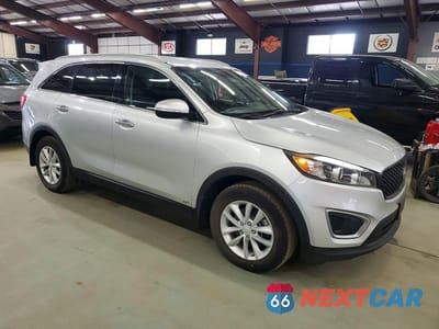 Czwarte zdjęcie samochodu z boku: 2016 KIA SORENTO LX V6 VIN:5XYPGDA50GG161920 - miniatura