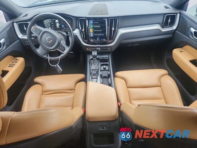Zdjęcie 8 z 13 samochodu: 2019 VOLVO XC60 T5 VIN:LYV102RK0KB289777 - miniatura