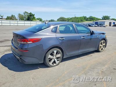Trzecie zdjęcie samochodu z tyłu: 2019 KIA OPTIMA S VIN:5XXGT4L39KG321958 - miniatura