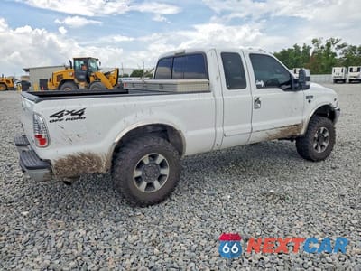 Trzecie zdjęcie samochodu z tyłu: 2001 FORD F250 SUPER DUTY VIN:1FTNX21L71EC41905 - miniatura