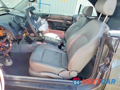Zdjęcie 7 z 12 samochodu: 2006 VOLKSWAGEN NEW BEETLE CONVERTIBLE OPTION PACKAGE 1 VIN:3VWRF31Y76M308569 - miniatura