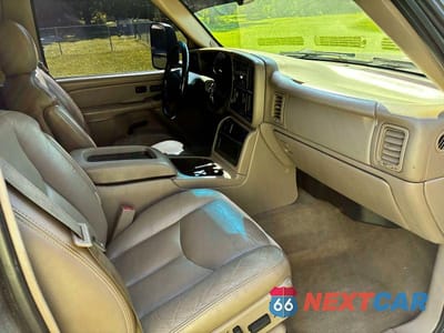 Piąte zdjęcie samochodu w środku: 2007 CHEVROLET SILVERADO K3500 VIN:1GCJK33DX7F131930 - miniatura