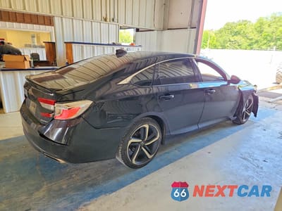 Trzecie zdjęcie samochodu z tyłu: 2018 HONDA ACCORD SPORT VIN:1HGCV1F38JA180136 - miniatura