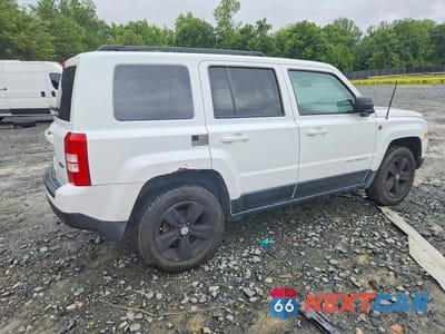Trzecie zdjęcie samochodu z tyłu: 2016 JEEP PATRIOT LATITUDE VIN:1C4NJRFB0GD639496 - miniatura