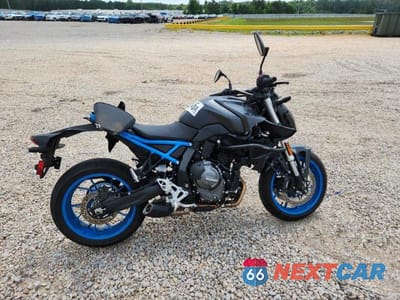 2024 SUZUKI GSX800 R JS1EM11B0R7101442 - główne zdjęcie licytacji z USA - miniatura
