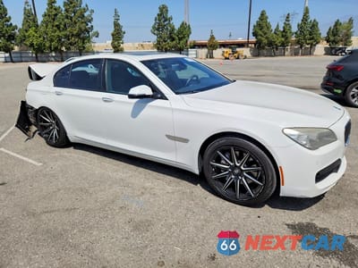 Czwarte zdjęcie samochodu z boku: 2013 BMW 740 I VIN:WBAYA6C50DD143813 - miniatura