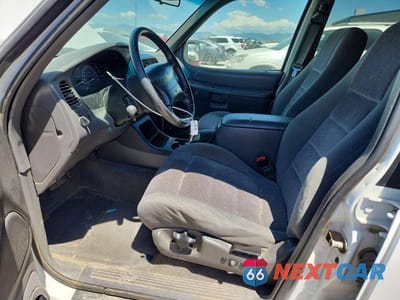 Zdjęcie 7 z 12 samochodu: 2001 FORD EXPLORER XLT VIN:1FMZU73E81ZA56014 - miniatura