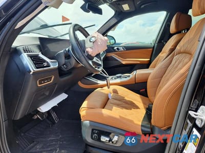 Zdjęcie 7 z 13 samochodu: 2025 BMW X7 XDRIVE40I VIN:5UX23EM05S9W78392 - miniatura