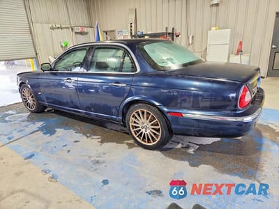 Drugie zdjęcie samochodu z przodu: 2007 JAGUAR XJ8 VIN:SAJWA71BX7SH14432 - miniatura