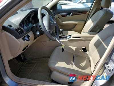Zdjęcie 7 z 12 samochodu: 2010 MERCEDES-BENZ C 300 4MATIC VIN:WDDGF8BB8AR120495 - miniatura