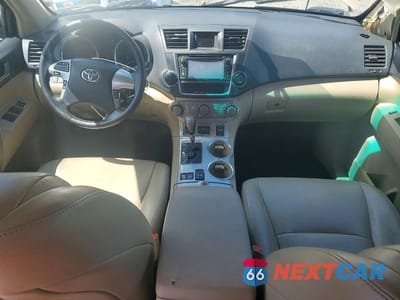 Zdjęcie 8 z 13 samochodu: 2013 TOYOTA HIGHLANDER SE VIN:5TDBK3EH1DS275477 - miniatura