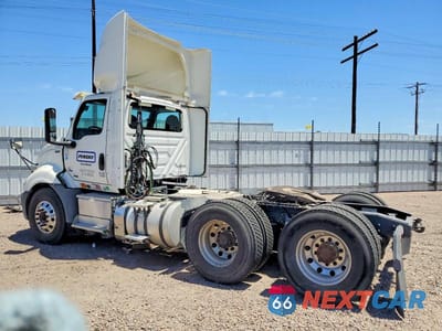 Trzecie zdjęcie samochodu z tyłu: 2019 INTERNATIONAL RH613 SEMI TRUCK VIN:3HSDWTZR5KN356254 - miniatura