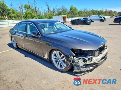 Czwarte zdjęcie samochodu z boku: 2016 BMW 750 XI VIN:WBA7F2C53GG420172 - miniatura