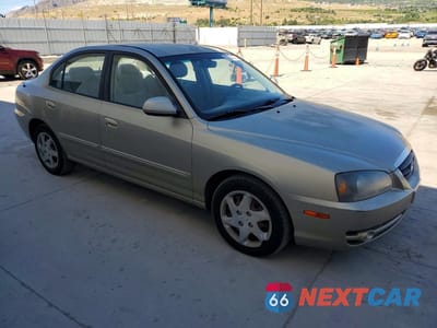 Czwarte zdjęcie samochodu z boku: 2005 HYUNDAI ELANTRA GLS VIN:KMHDN46D25U051029 - miniatura