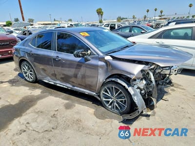 Czwarte zdjęcie samochodu z boku: 2023 TOYOTA CAMRY SE VIN:4T1T11AK7PU832367 - miniatura