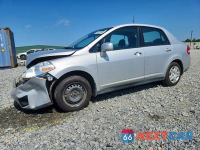 2010 NISSAN VERSA 1.8 S 3N1BC1AP1AL458087 - główne zdjęcie licytacji z USA - miniatura