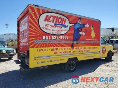 Trzecie zdjęcie samochodu z tyłu: 2004 CHEVROLET EXPRESS G3 - BOX TRUCK VIN:1GBJG31U341159733 - miniatura