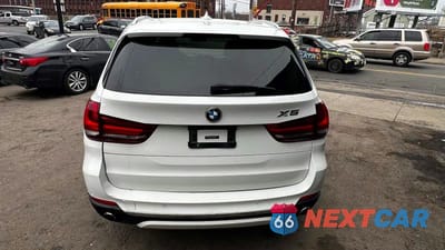 Czwarte zdjęcie samochodu z boku: 2015 BMW X5 XDRIVE35I VIN:5UXKR0C50F0P16040 - miniatura