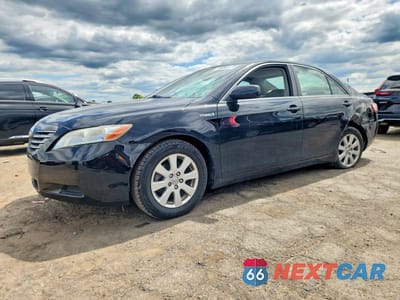 2009 TOYOTA CAMRY HYBRID JTNBB46K493052970 - główne zdjęcie licytacji z USA - miniatura