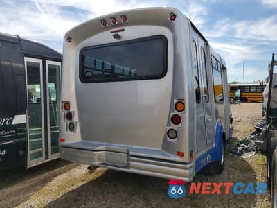 Czwarte zdjęcie samochodu z boku: 2017 CHEVROLET EXPRESS G3500 VIN:1GB3GRCG5H1102975 - miniatura