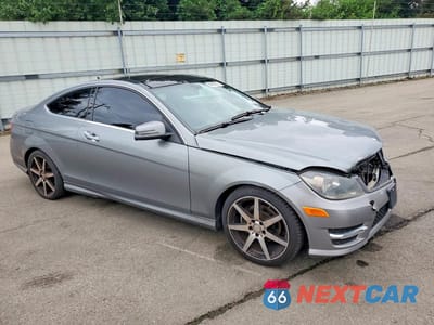 Czwarte zdjęcie samochodu z boku: 2015 MERCEDES-BENZ C 250 VIN:WDDGJ4HB5FG393993 - miniatura