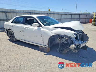 Czwarte zdjęcie samochodu z boku: 2023 CHRYSLER 300 S VIN:2C3CCABG9PH628279 - miniatura