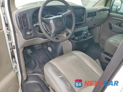 Zdjęcie 8 z 13 samochodu: 2001 CHEVROLET EXPRESS DELIVERY VAN VIN:1GCFG25W811164672 - miniatura